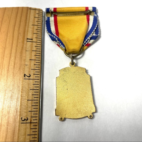 Vintage ROTC AIR RIFLE Brass Medal ribbon brooch - Picture 3 of 3